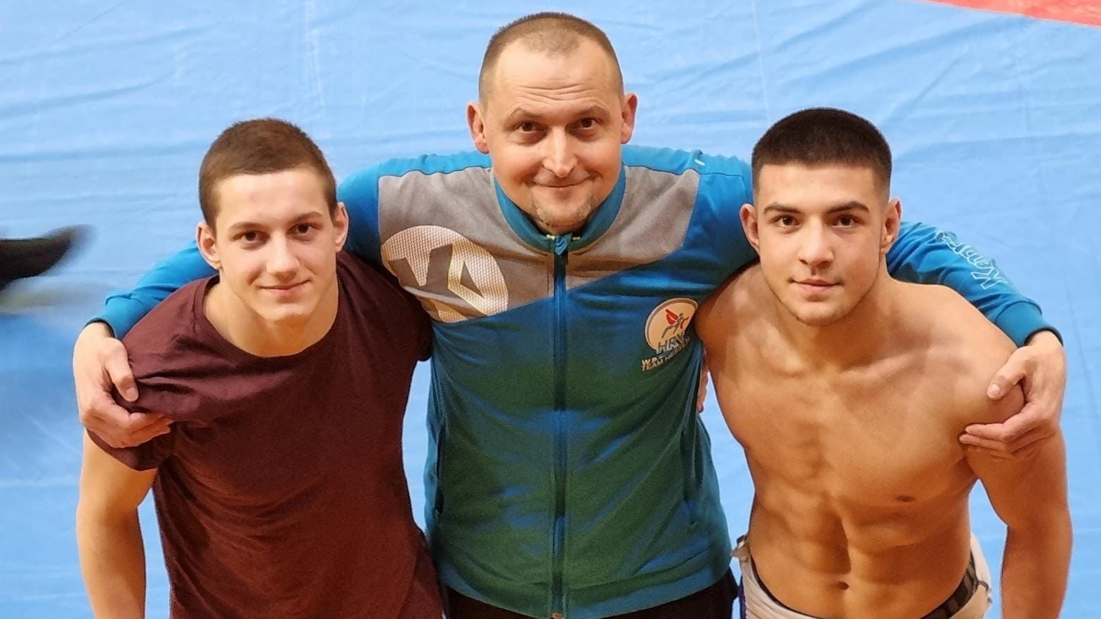 Trainer Otto Hajlik mit Kristian (li.) u. Marat