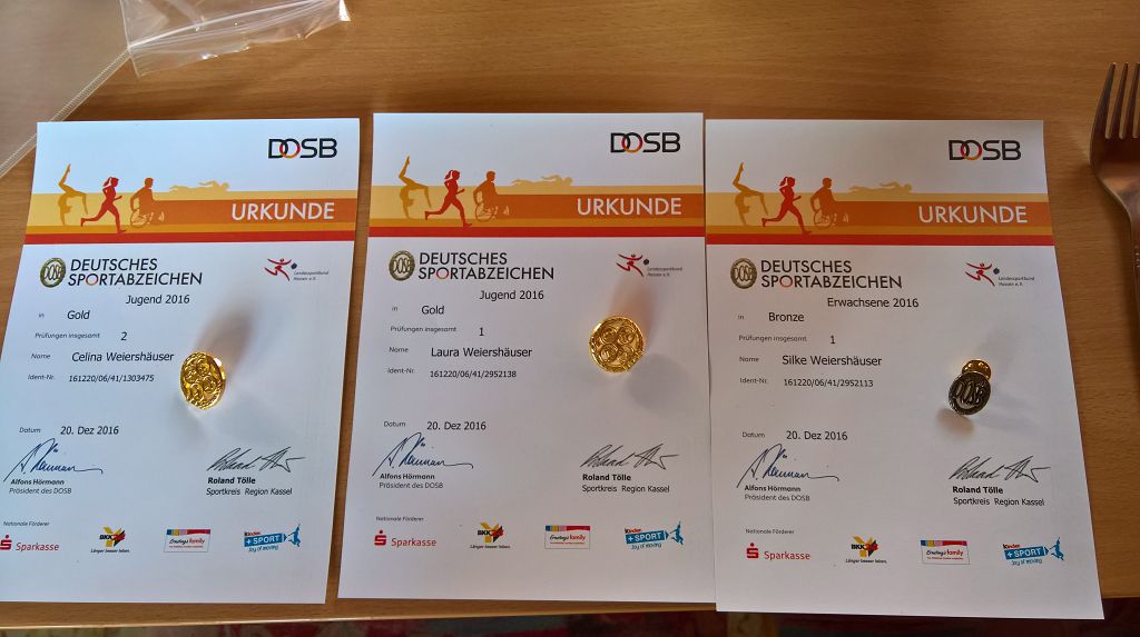 Tolle Kooperation: Laufteam und VfL nahmen gemeinsam das Sportabzeichen ab