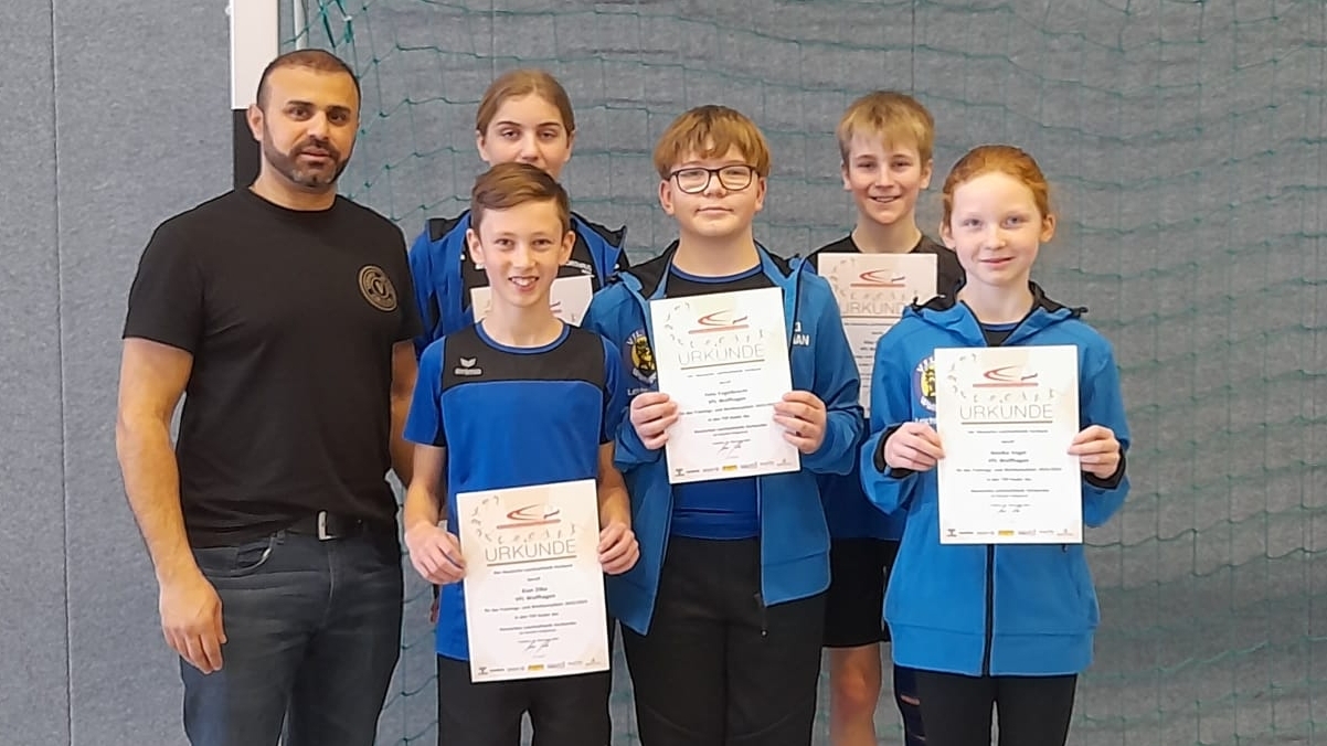 Unsere neuen Kadermitglieder mit Mustafa Hallal, E Kader Trainer