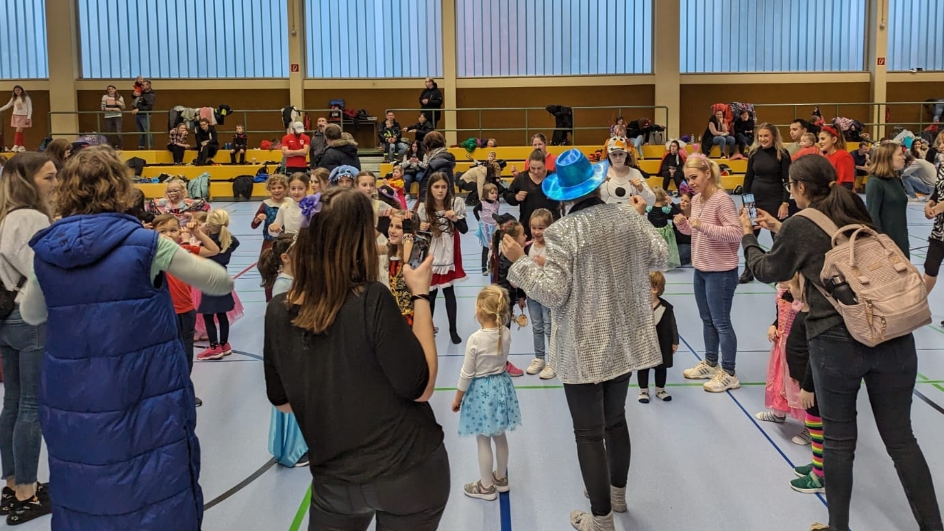 Ausgelassene Faschingsstimmung beim Sockenball 2024