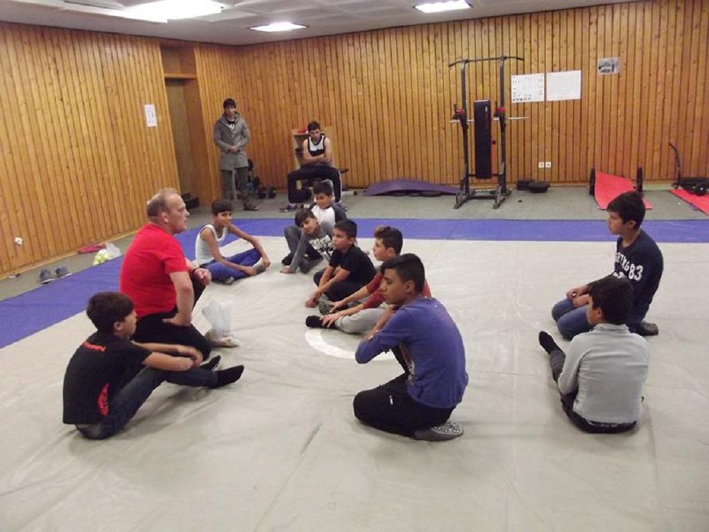 Ringen-Raufen-Kräftemessen in Pommernanlage gestartet