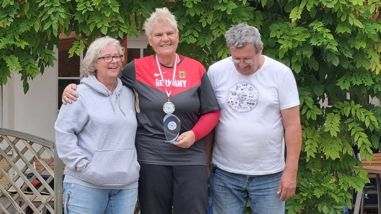 Petra bei der Übergabe des Ehrenpreises für den neuen Weltrekord