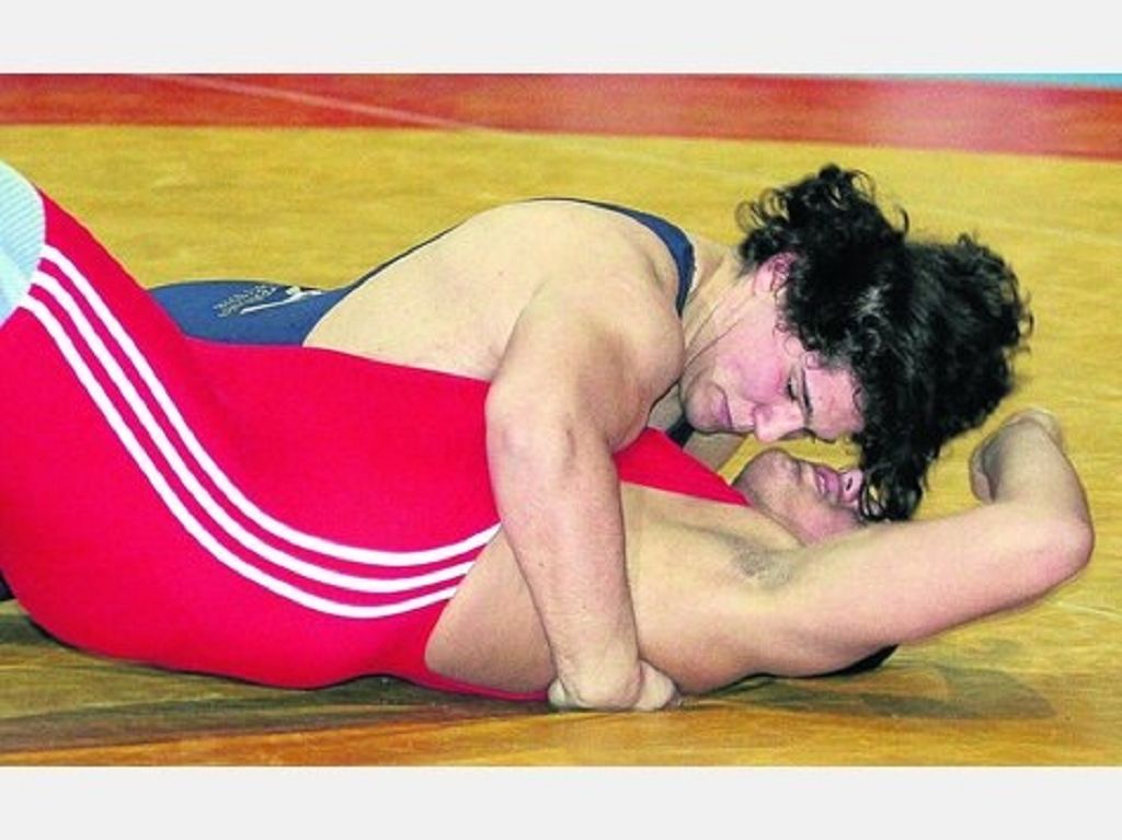 Geschultert: Nur wenige Sekunden benötigte der Elgershäuser Sefa Bülbül, um seinen Neu-Isenburger Kontrahenten Berisha Gjergji auf die Schultern zu zwingen