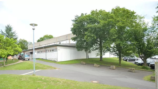 weisse halle 600 338